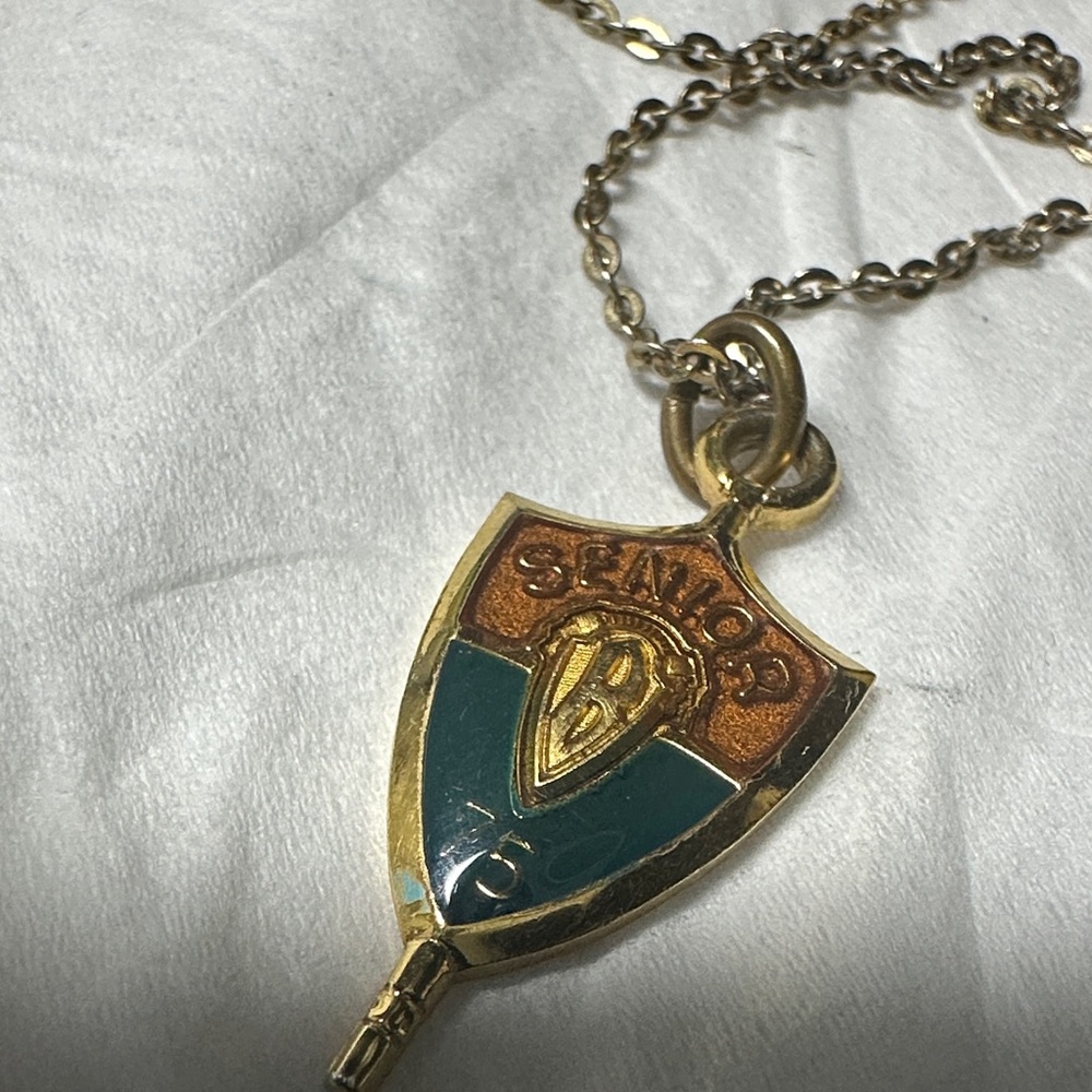 Vintage Jostens senior scholastic key Pendant Necklace - Picture 4 of 8